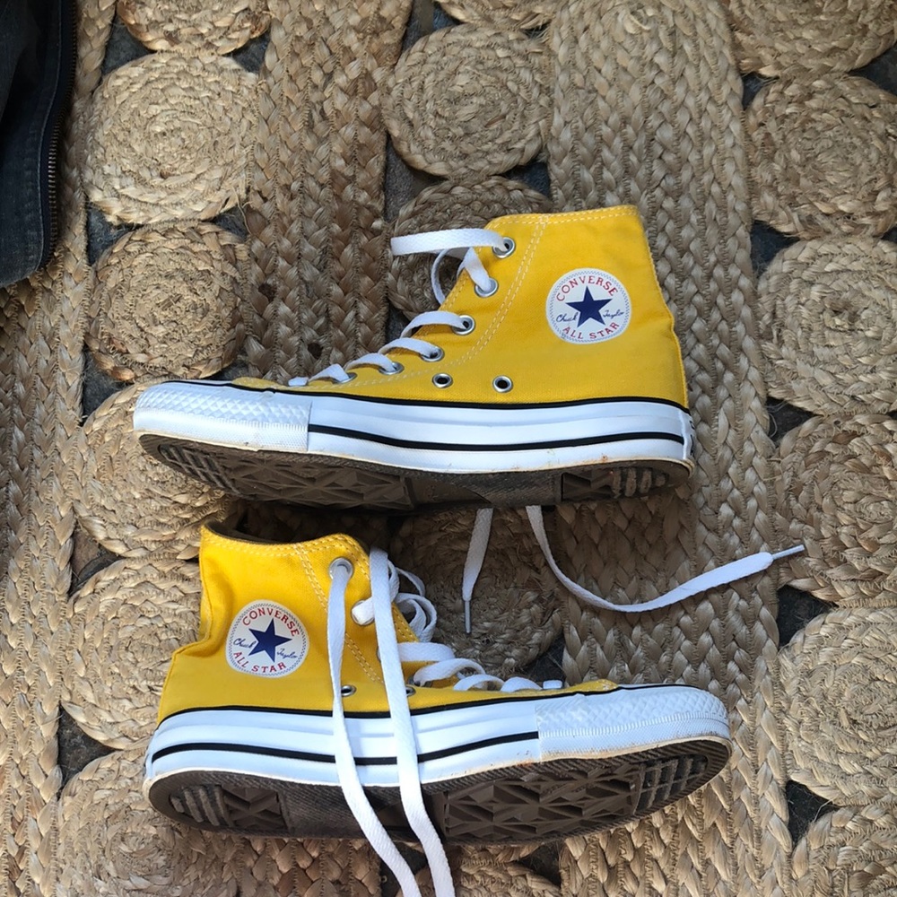 Yellow converse only worn twice!!